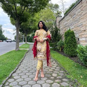 Meet your Posher, Zarrin